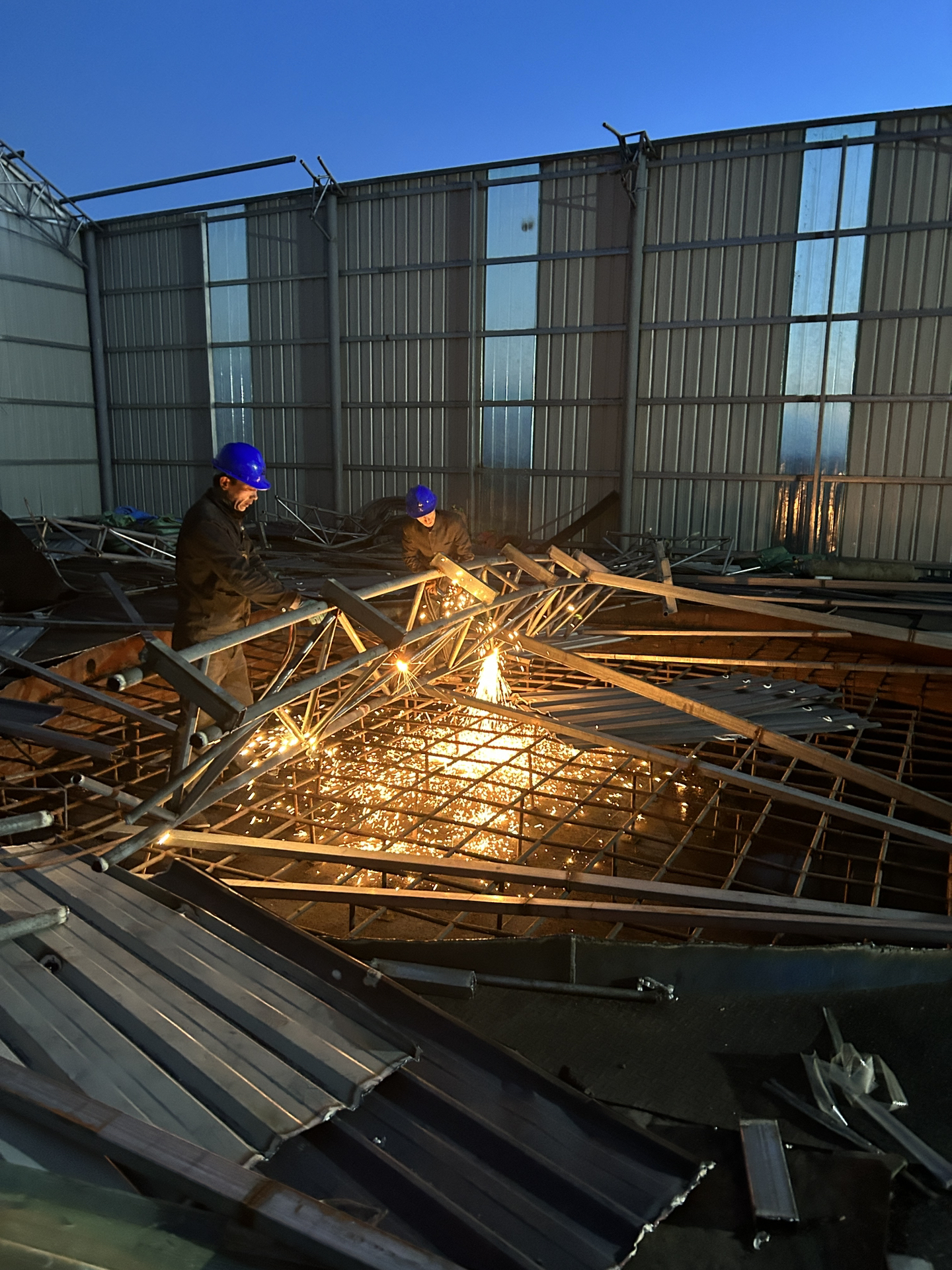 Demontaż konstrukcji stalowych Demontaż konstrukcji stalowych